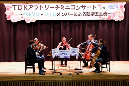utreach mini-concert