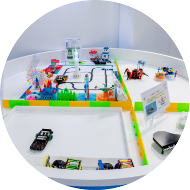 Play with electronic toys—popular with kids!