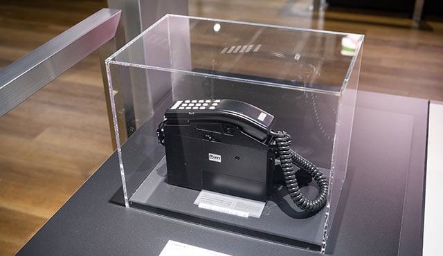 Shoulder Phone
