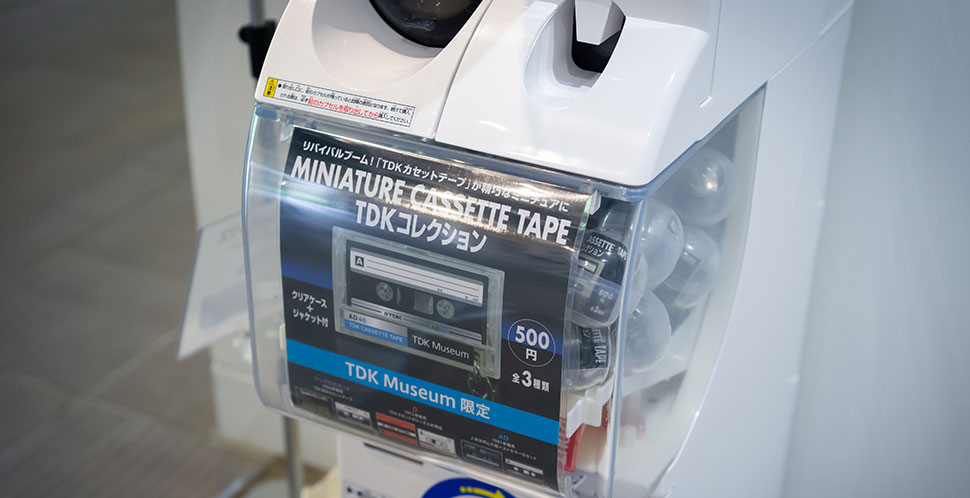 Capsuled Toy Dispenser (Vending Machine Corner)