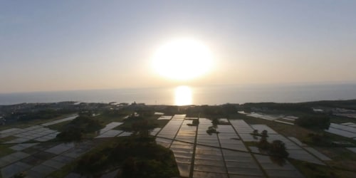 VRで体験できる日本海に沈む夕日の様子