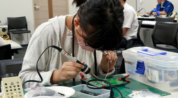 夏休みエレクトロニクス体験教室「ミニグランドピアノを作って音楽を楽しもう♪ 」レポート