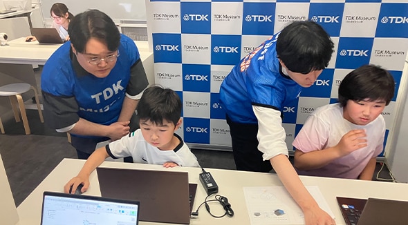 エレクトロニクス体験教室「アボイドカーを作ってセンサーとモーターについて考えよう‼」レポート