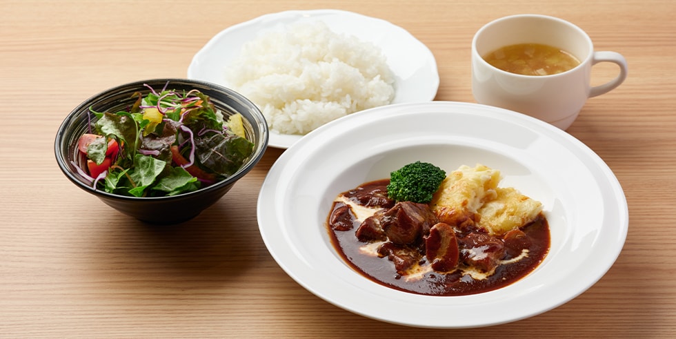 由利牛の赤ワイン煮込み