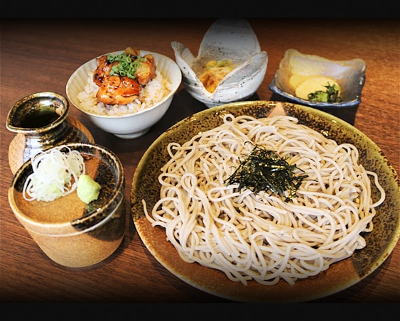ざる蕎麦とミニ焼き鳥丼セット