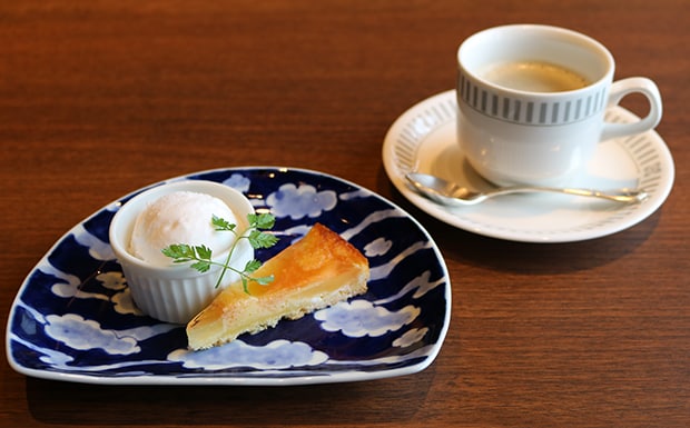 ミニケーキ&ドリンクセット¥510(税込)(ランチメニューをお召し上がりの方¥450)