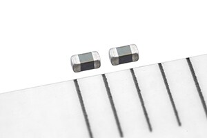 ESD/サージ保護デバイス：車載向けチップバリスタAVRHシリーズの開発と量産