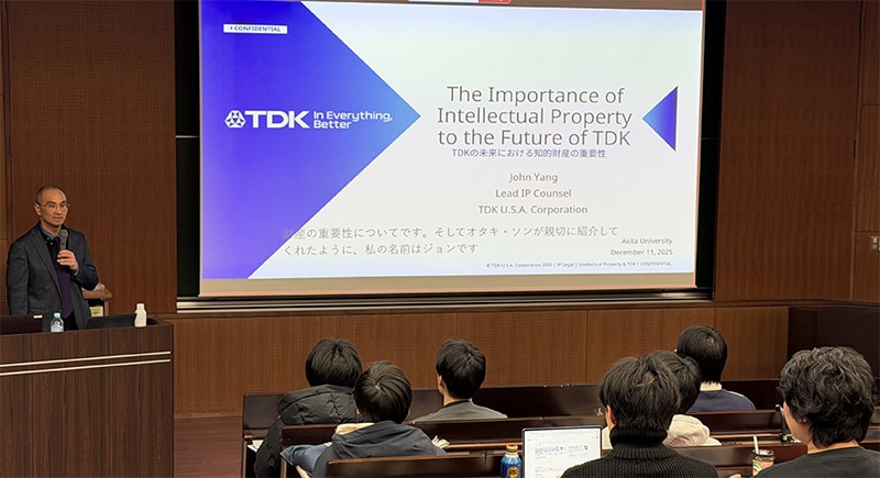 講演に熱心に耳を傾ける学生たち