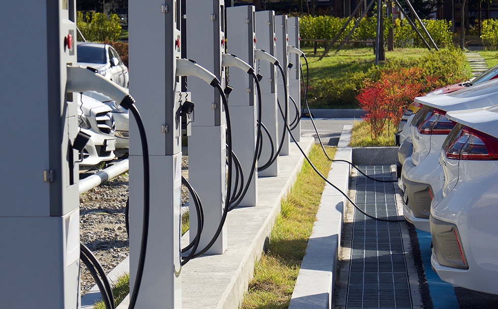 屋外の充電ステーション