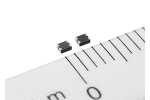 EMC対策製品: 車載高速差動伝送用小型コモンモードフィルタの開発と量産 